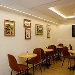 Hermes Petite Maison ホテル *