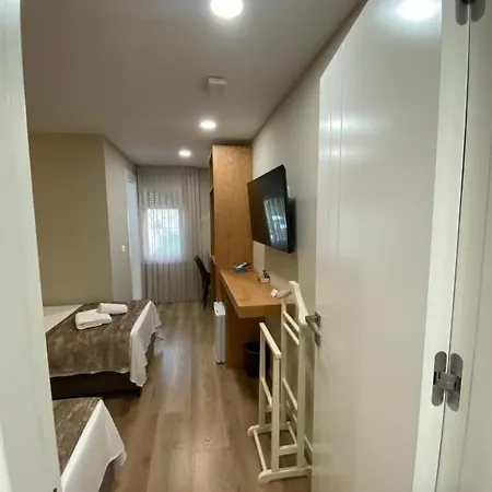 Hermes Petite Maison Hotel *