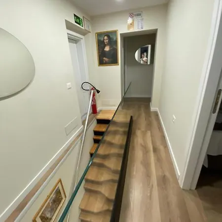 Hermes Petite Maison Hotel *