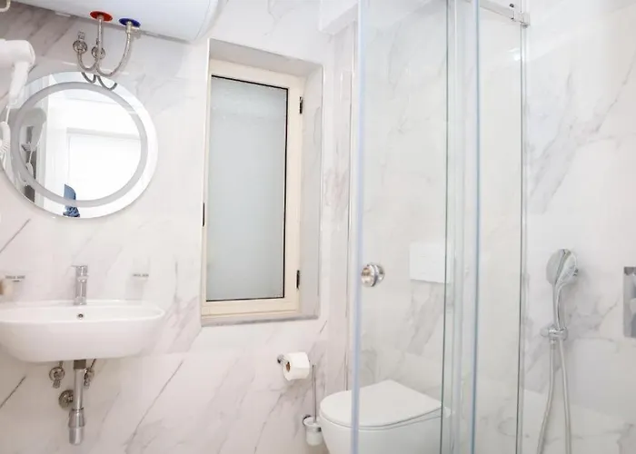 Hermes Petite Maison Szálloda Tirana