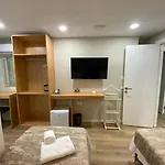 Hermes Petite Maison Отель