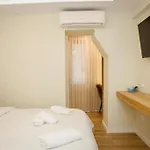 Отель Hermes Petite Maison *
