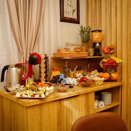 Hermes Petite Maison * Тирана