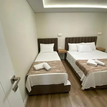 Hermes Petite Maison Hotel *