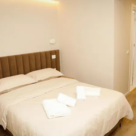 Hermes Petite Maison Отель Тирана