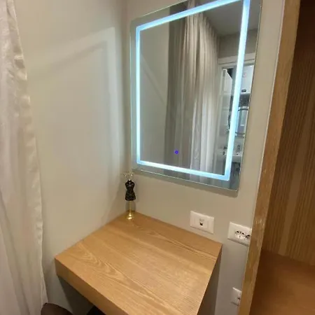 Hermes Petite Maison Hotel *