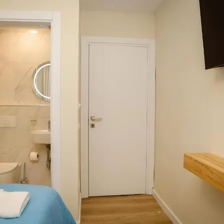 Hermes Petite Maison Hotel *