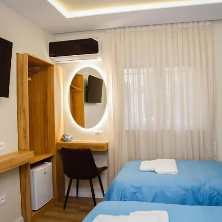 Hermes Petite Maison Hotel *