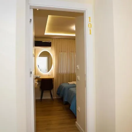 Hermes Petite Maison 酒店 地拉那