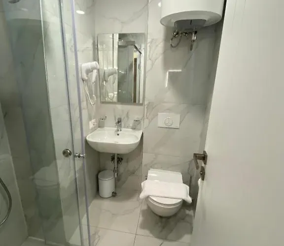 Hermes Petite Maison ティラナ