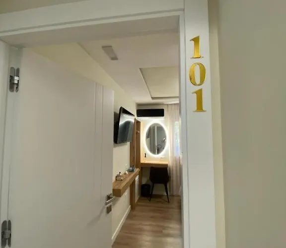 Hermes Petite Maison * ティラナ