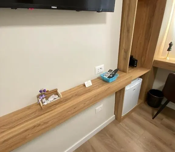 Hermes Petite Maison * ティラナ