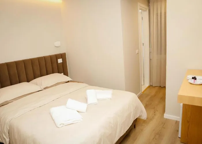 Hermes Petite Maison * ティラナ