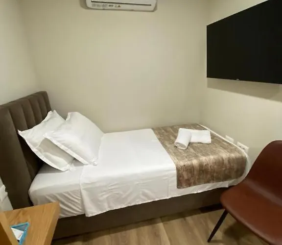 Hermes Petite Maison * ティラナ